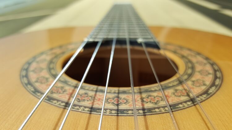 Black nylon strings versus clear: is there a difference? - Inside Guitar