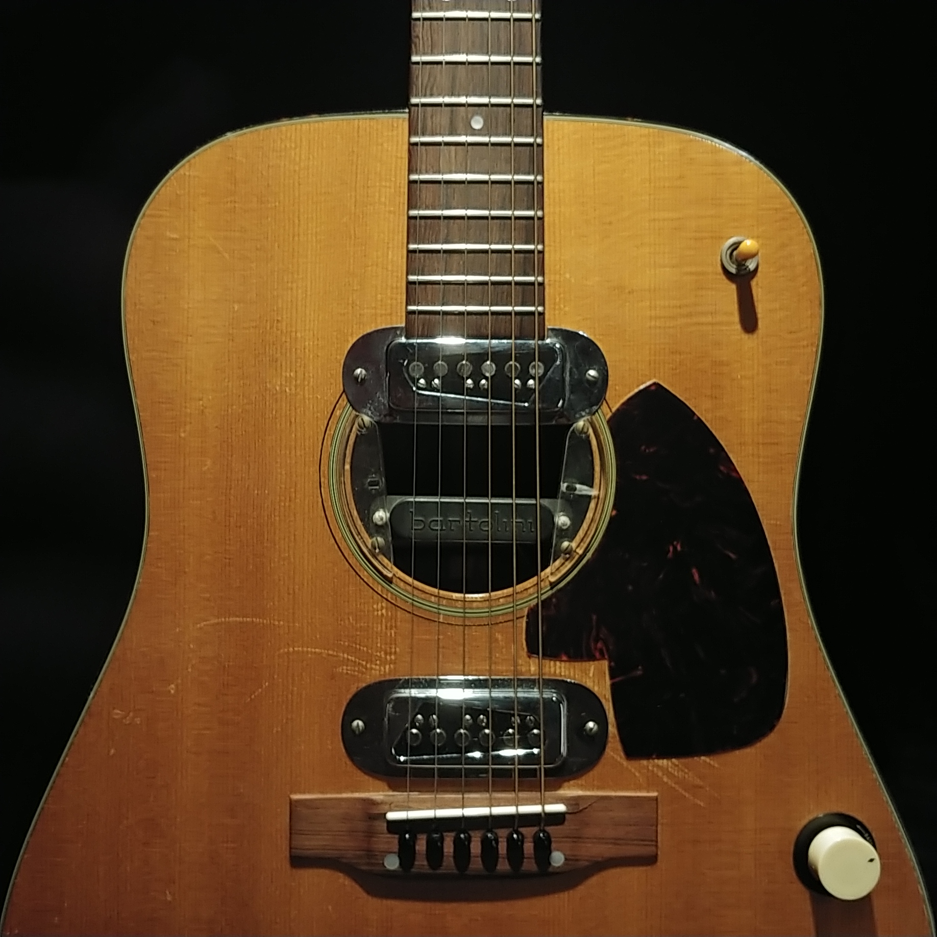 A Close-up Look At Kurt Cobain's Martin D-18E Acoustic Guitar - Inside ...